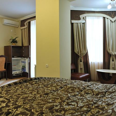 Andinna Hotel Černivci Esterno foto