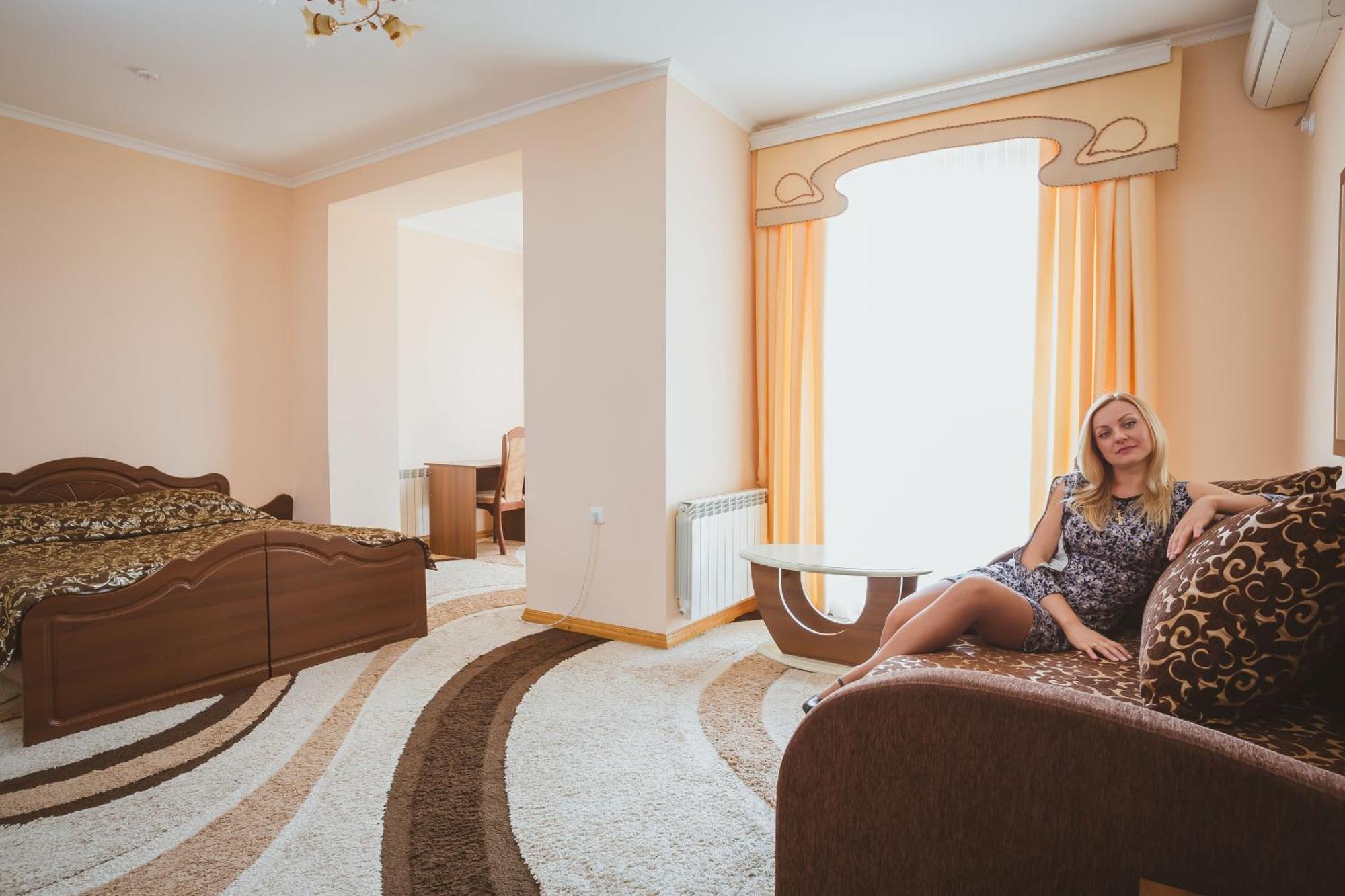 Andinna Hotel Černivci Esterno foto