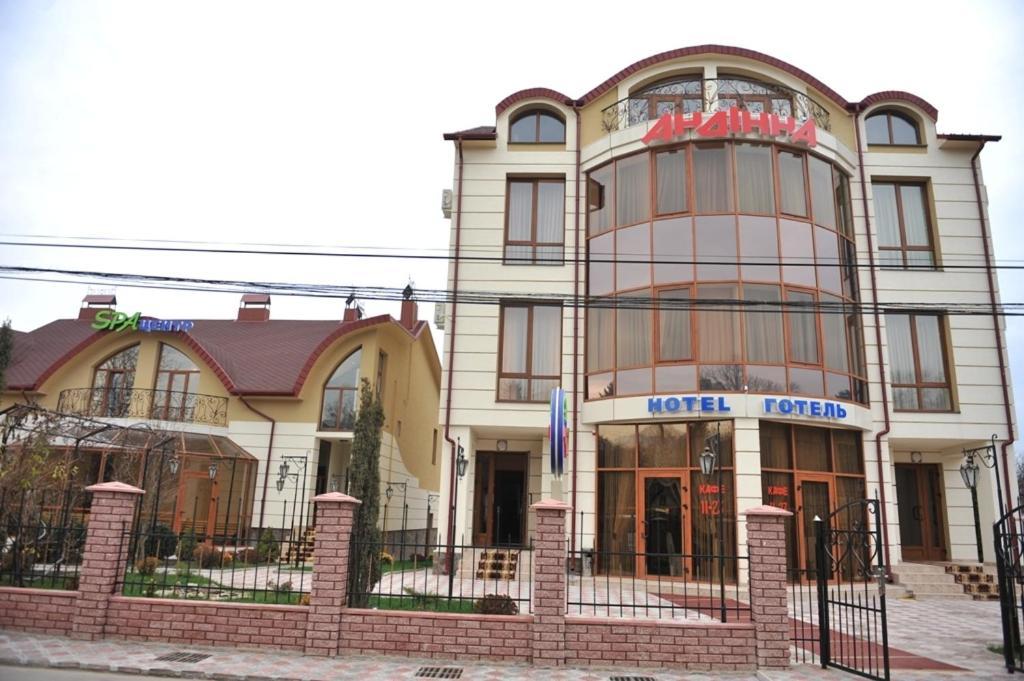 Andinna Hotel Černivci Esterno foto