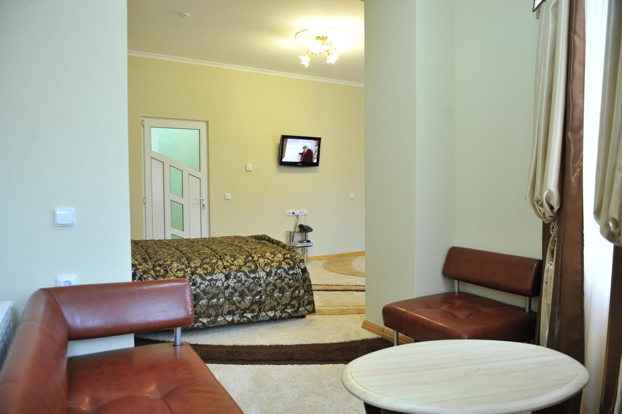 Andinna Hotel Černivci Esterno foto