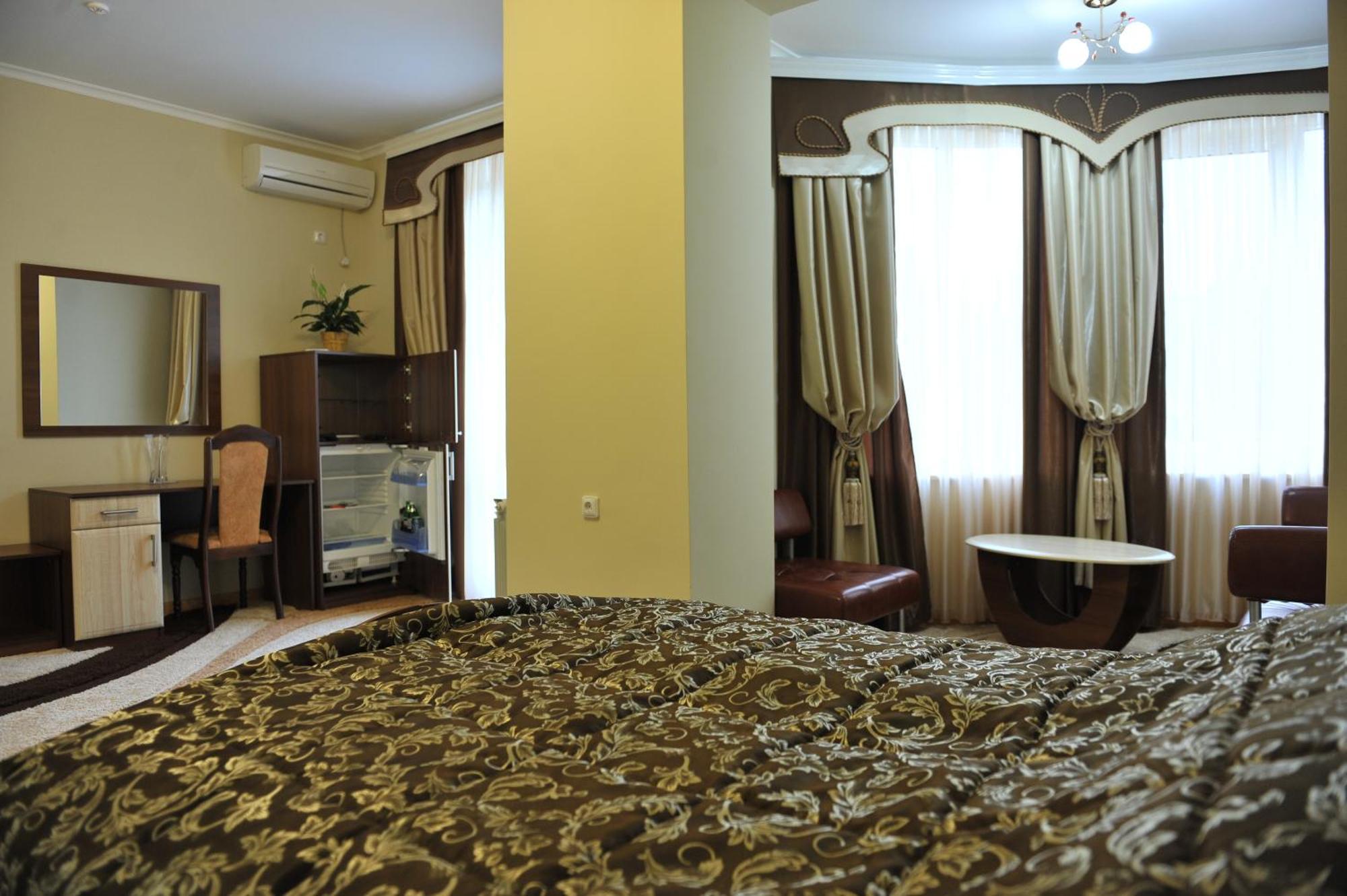 Andinna Hotel Černivci Esterno foto