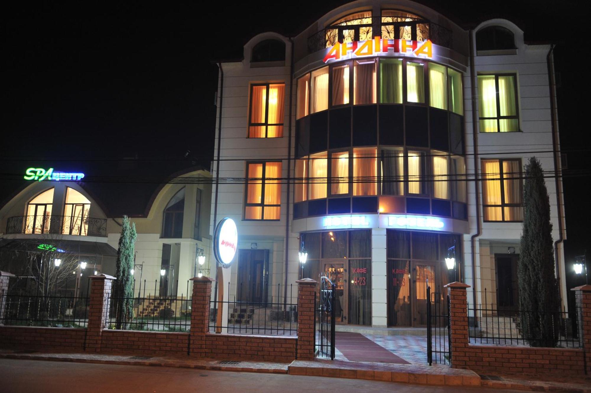 Andinna Hotel Černivci Esterno foto