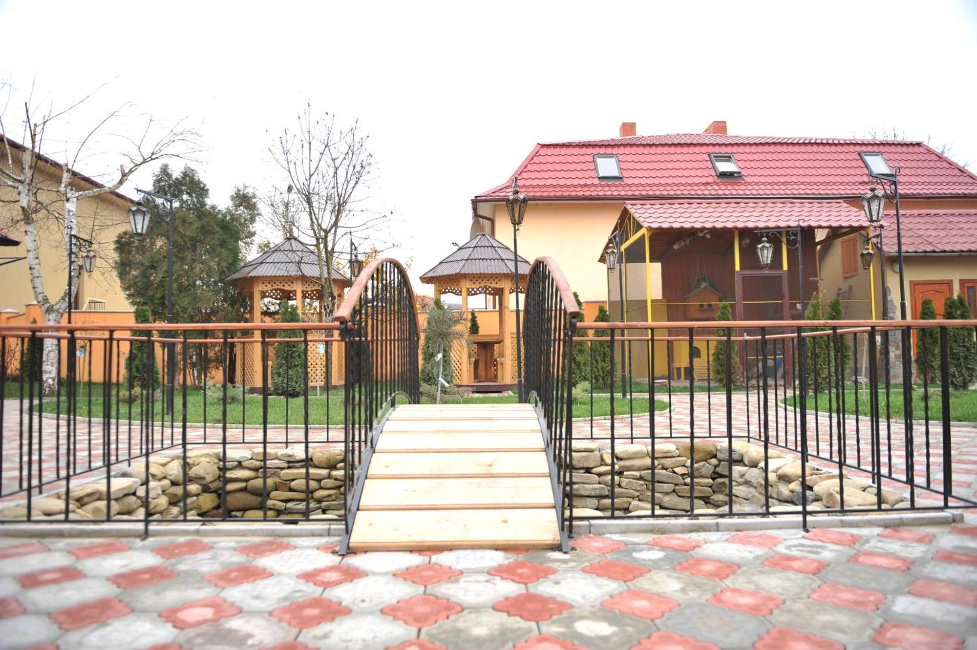 Andinna Hotel Černivci Esterno foto