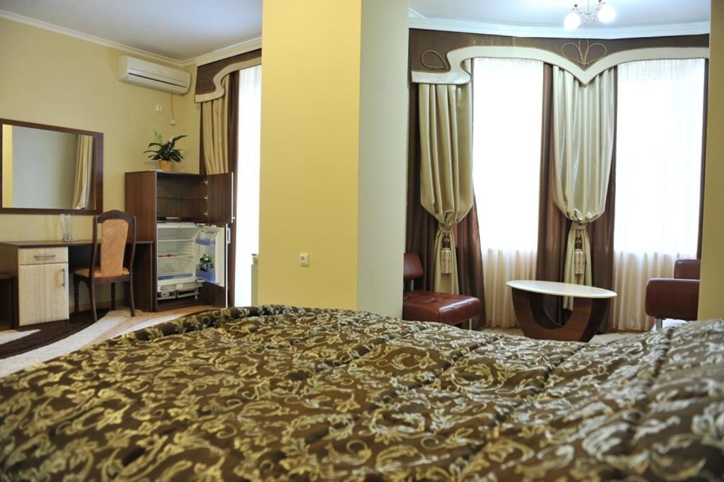 Andinna Hotel Černivci Esterno foto