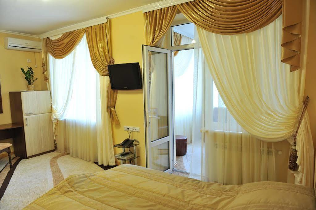 Andinna Hotel Černivci Esterno foto